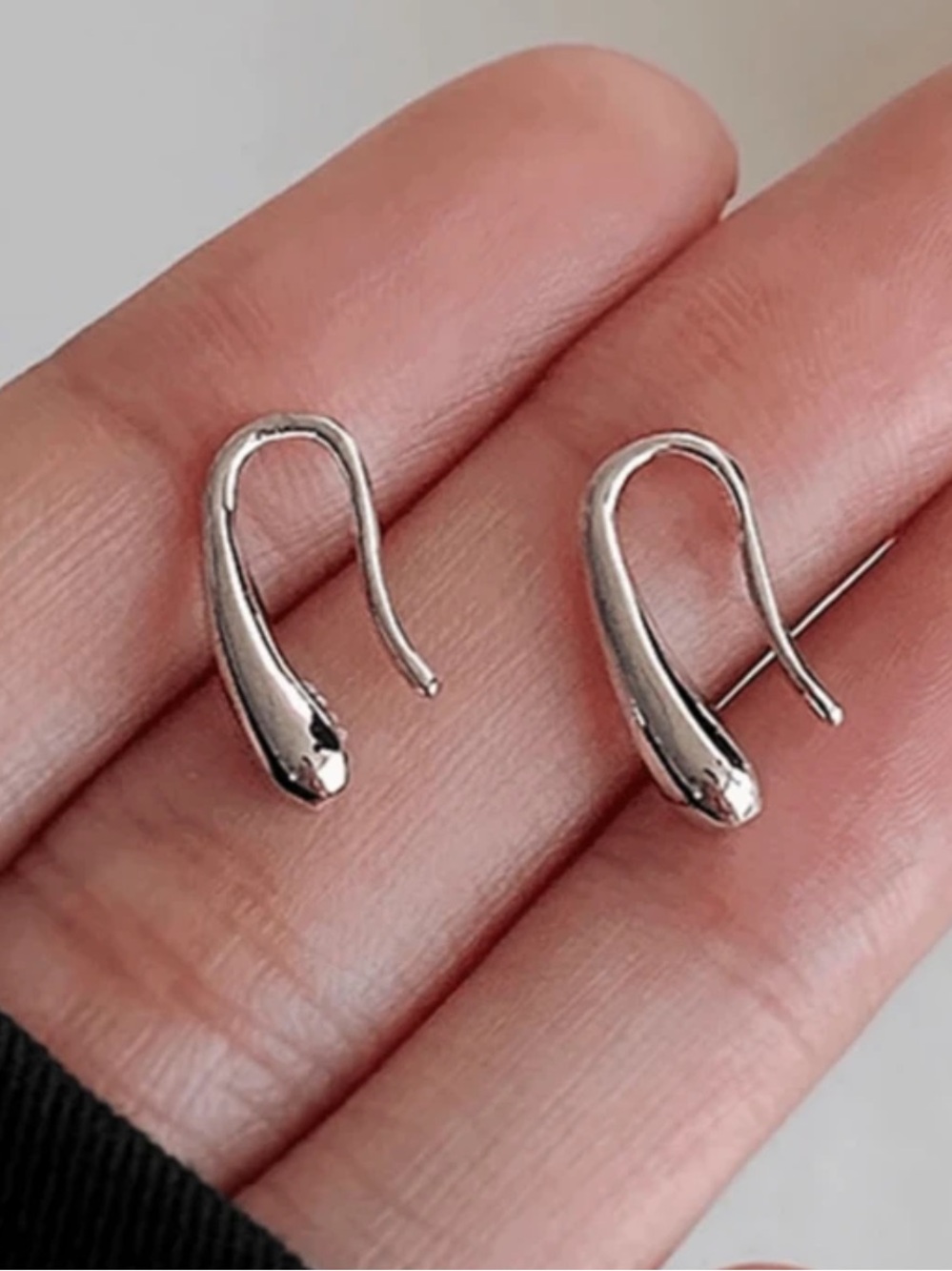 NWOT Silver Teardrop Earrings NWOT